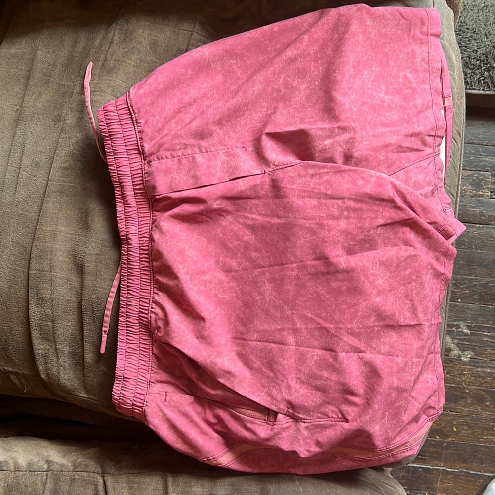 Men’s Lululemon pace breaker 5 inch inseam lined shorts